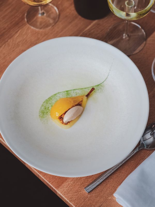 Assiette_poire_dessert_trompe_oeil_carte_gastronomique_restaurant_arco