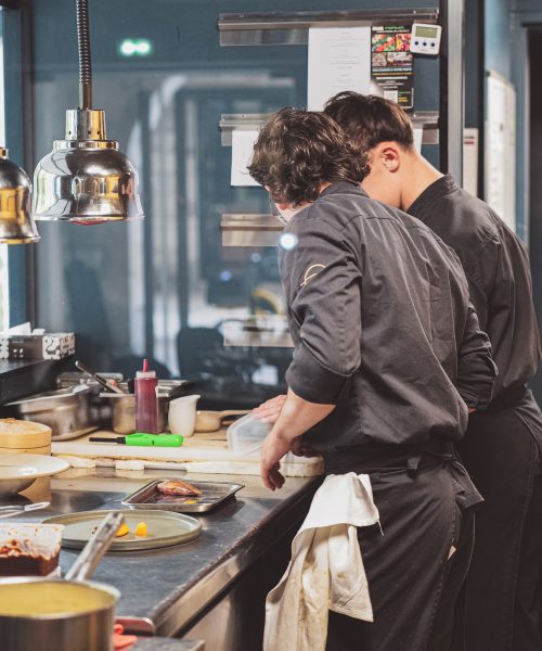 equipe_cuisine_restaurant_arco