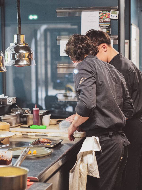 equipe_cuisine_restaurant_arco
