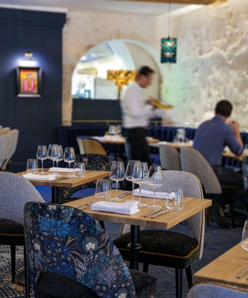 salle-restaurant-arco-bleu-feutre-cosy-velour