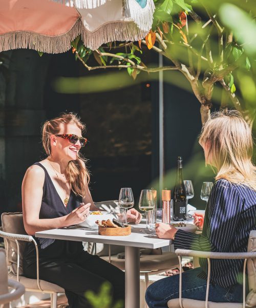 terrasse_ensoleillee_restaurant_rue_minage_arco